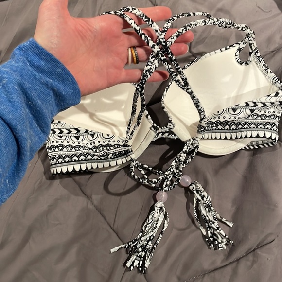 Victoria’s Secret bikini swim top. 34D - Picture 3 of 7